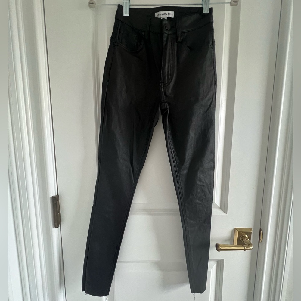 BLACK LEATHER PANTS